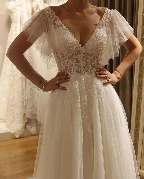 Winter Warm - Up Sale A Line Wedding Dresses V-Neck Lace Appliques Floor Length Wedding Gown   cg25087